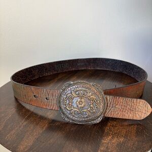 Hyde Collection Distressed Leather Western Belt 🤎